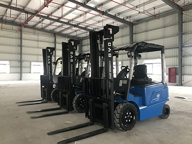 感謝蔡總的大力支持，再次購買3+1臺(tái)比亞迪叉車，祝：生意興??！