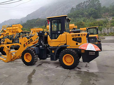 恭喜羅總喜提新車，山宇裝載機(jī)940走起，山宇重工，助您成功！